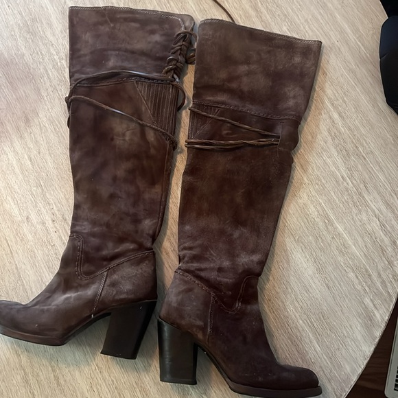 Freebird Sz 9 Suede Knee high boot - Picture 2 of 4